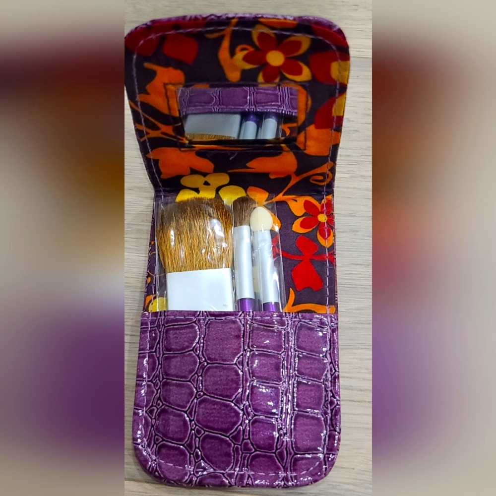 NWT Mary kay travel set brushes